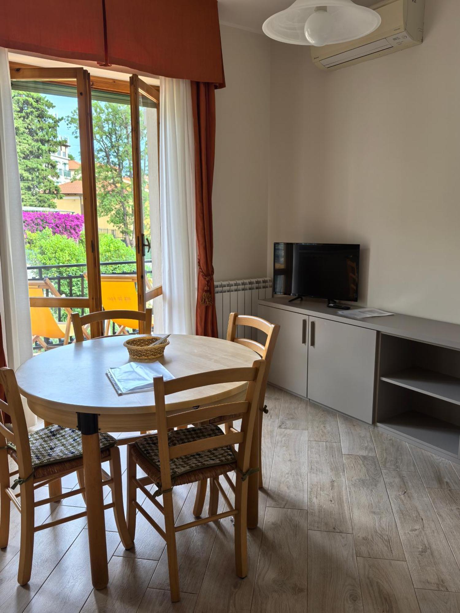 Dei Fiori Aparthotel 3*